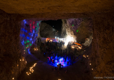 Anniversaire d’un spéléologue dans une grotte / Crédit Photo : Matthieu Thomas